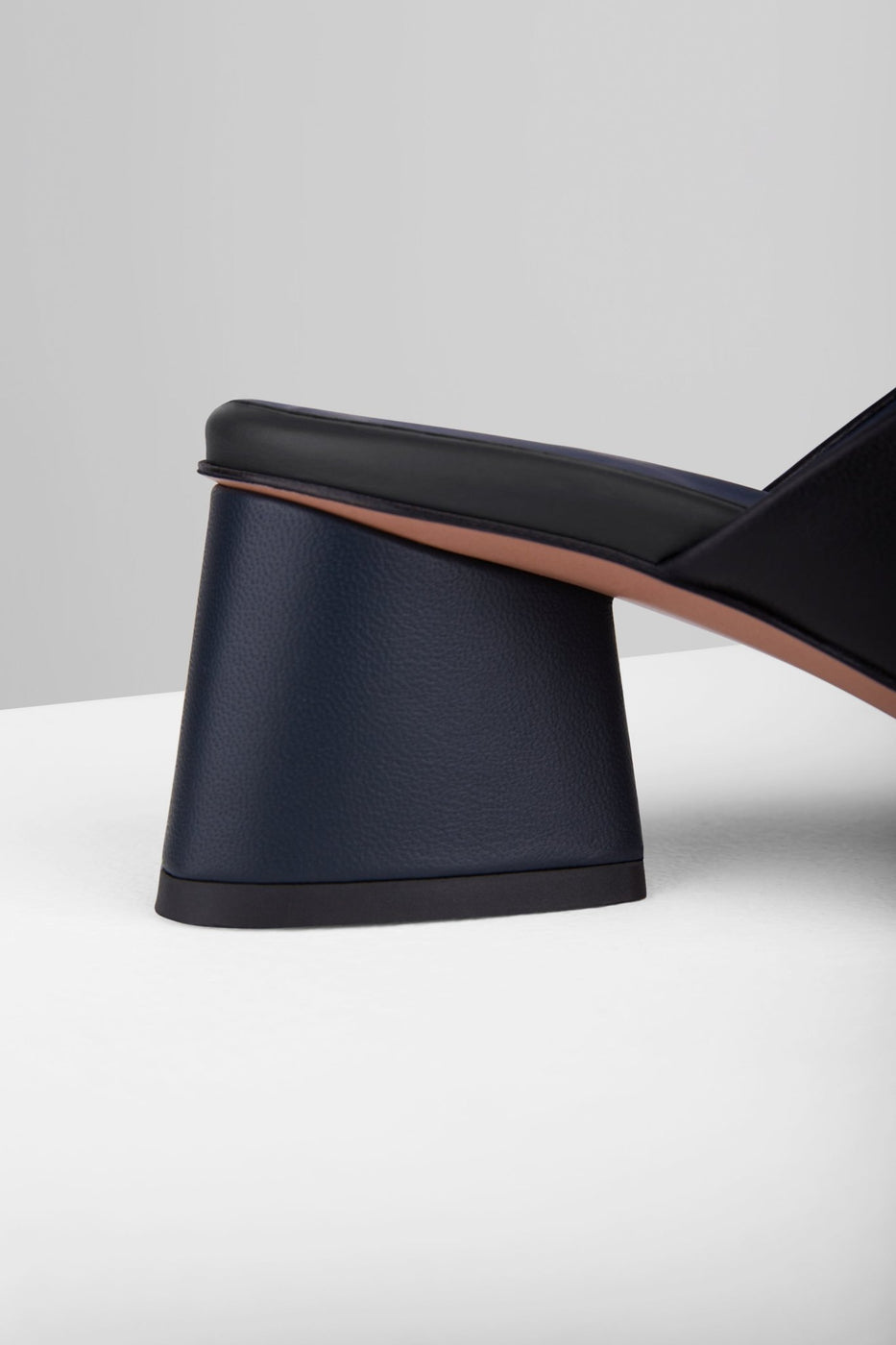 Load image into Gallery viewer, Spacco Sandals in Nero - SPACS1