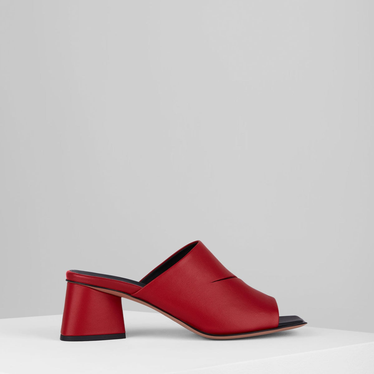 Spacco Sandals in Rosso