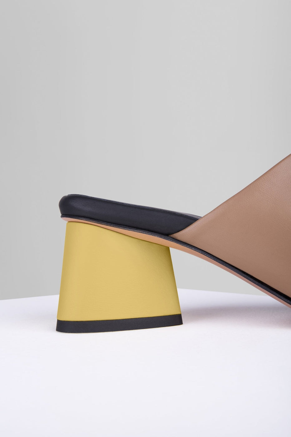 Carica l'immagine nel visualizzatore di Gallery, Spacco Sandals in Taupe Sole - SPACS3