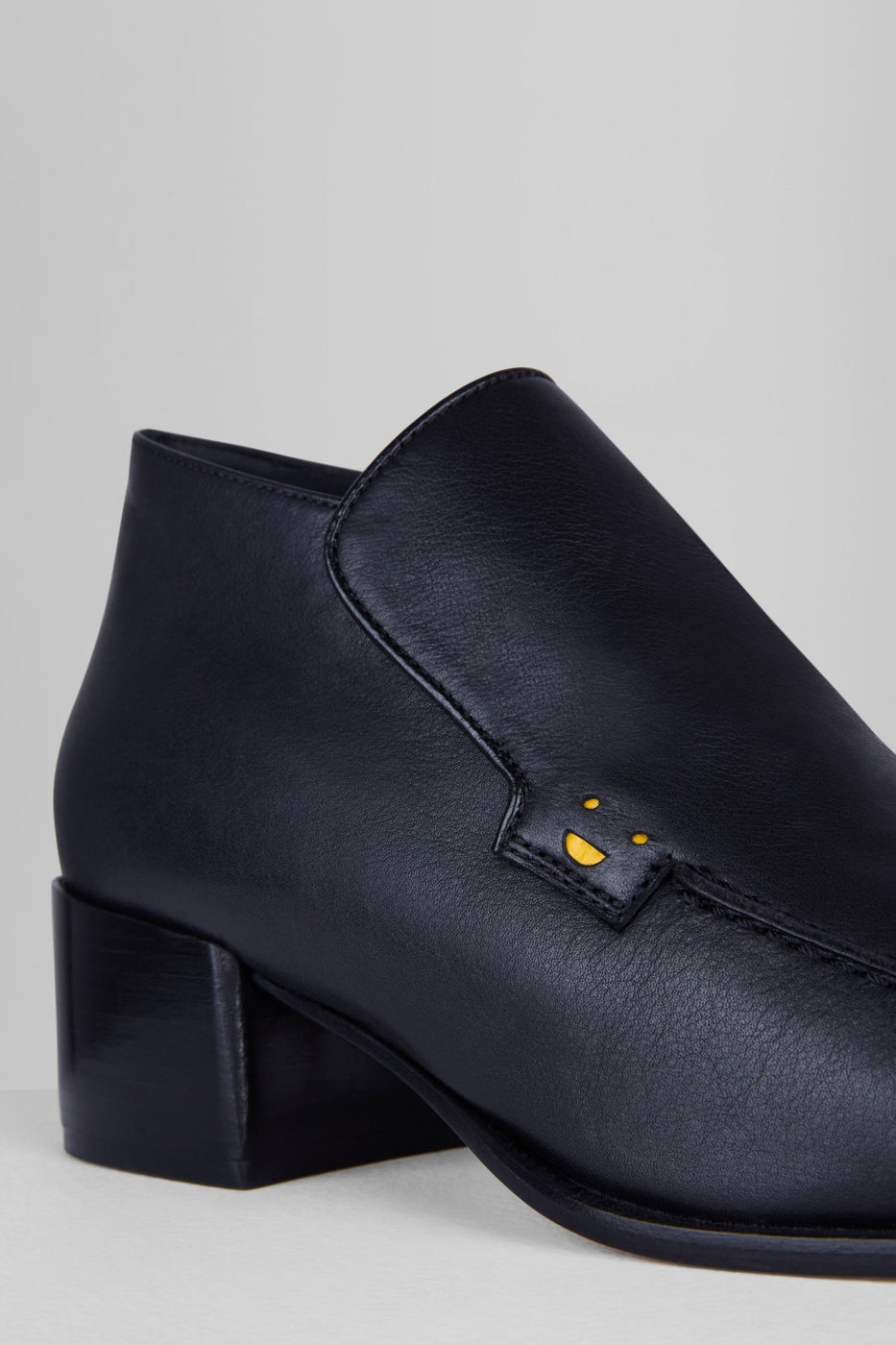 Load image into Gallery viewer, Zoe Bootie in Nero Vitello - ZOE40B2