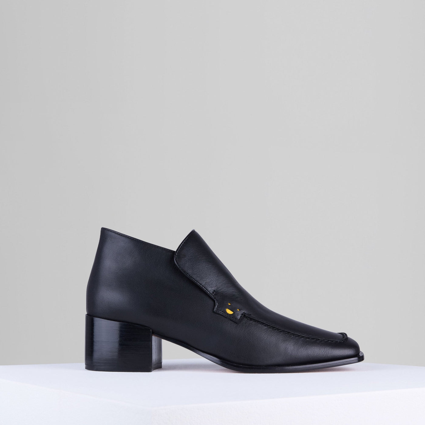 Load image into Gallery viewer, Zoe Bootie in Nero Vitello - ZOE40B2