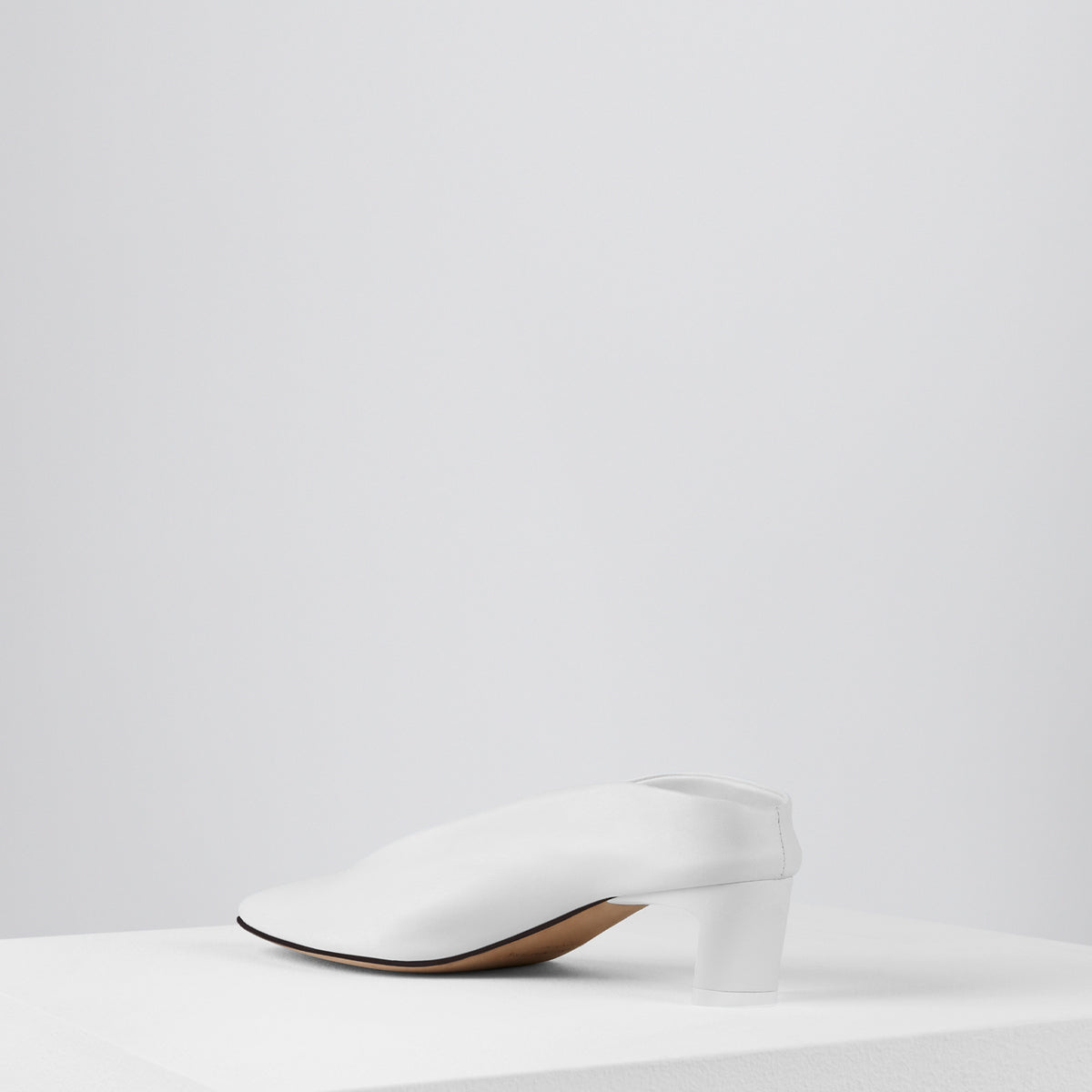 Load image into Gallery viewer, Clara Mules Bianco