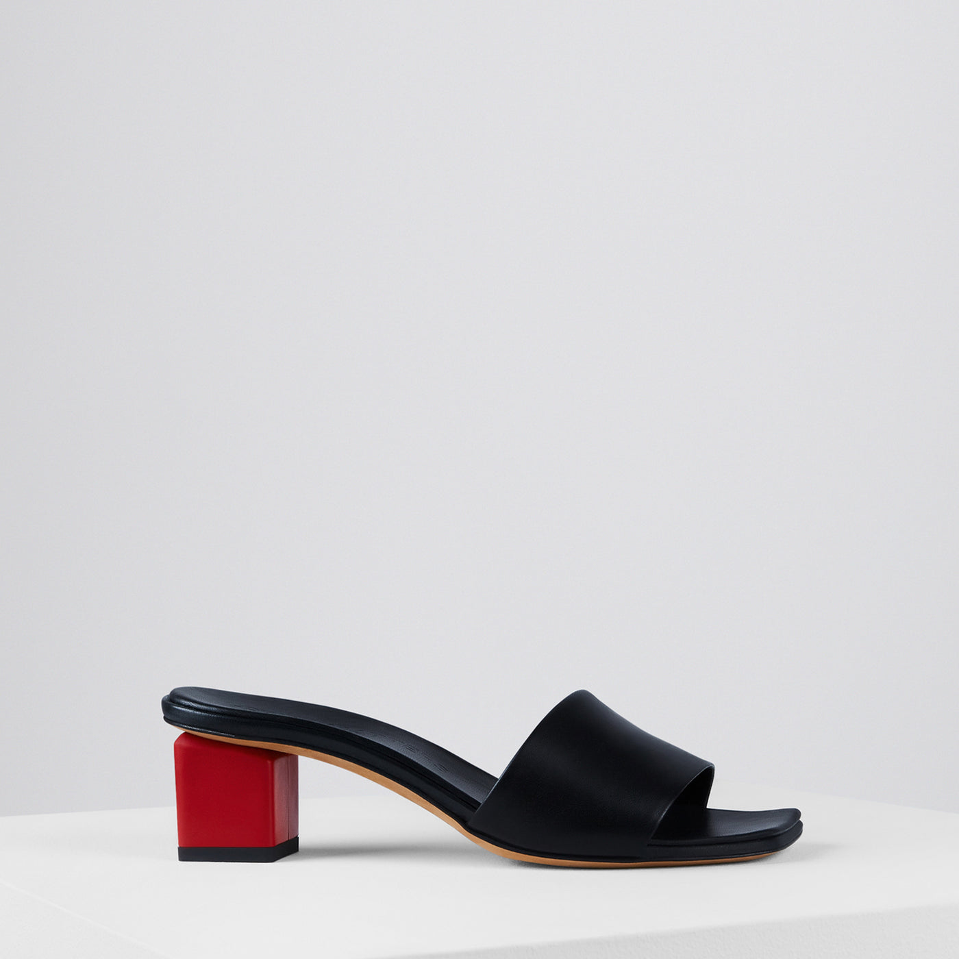 Load image into Gallery viewer, Mildred Sandals Nero Rosso