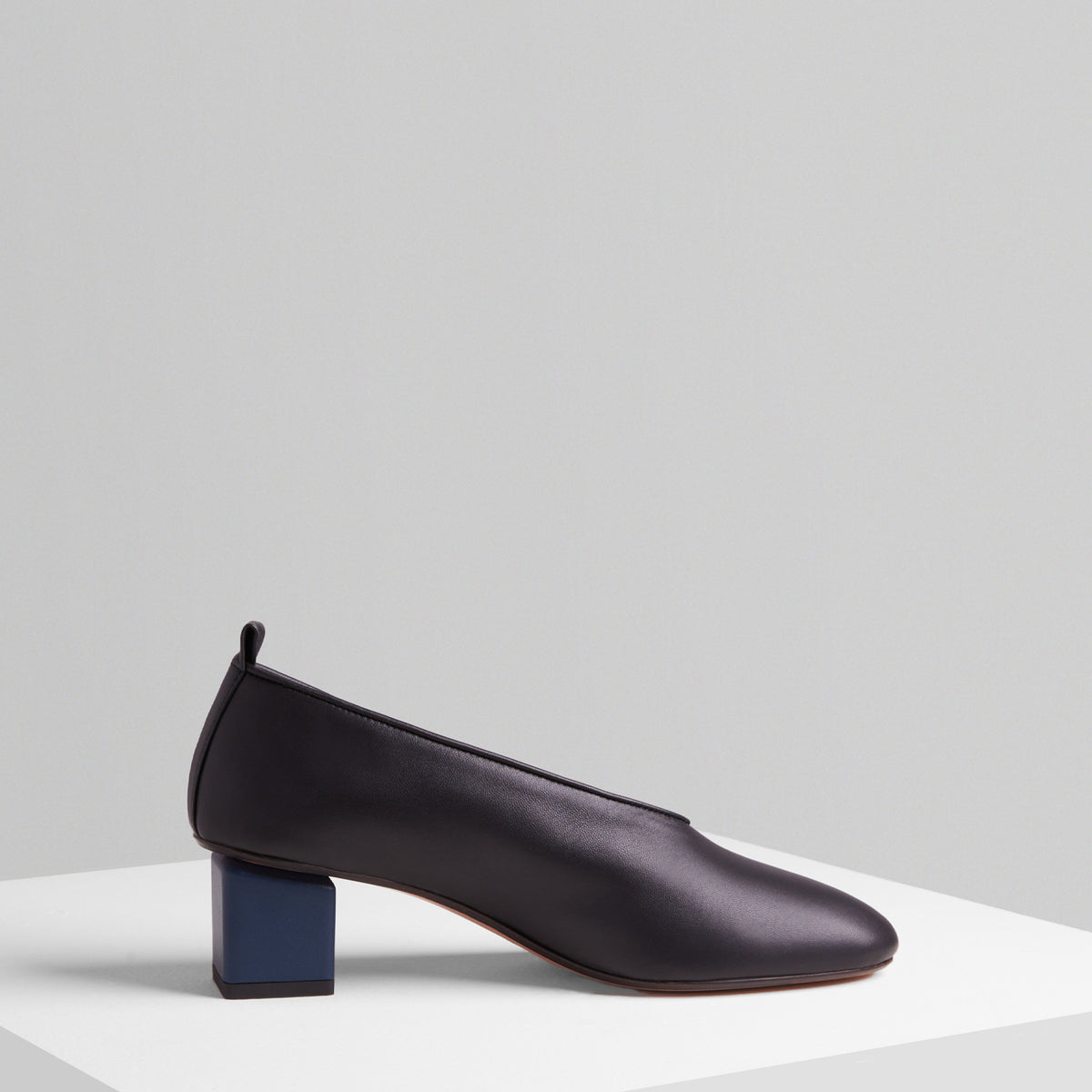 Load image into Gallery viewer, Mildred Classic in Nero Midnight Blue