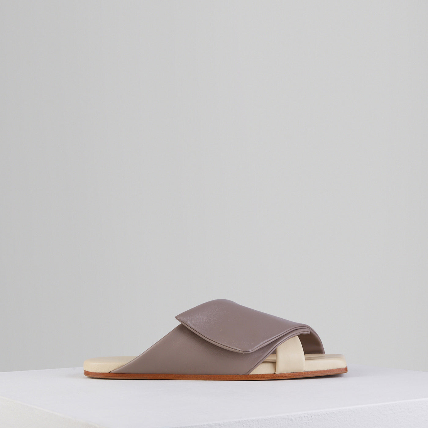Load image into Gallery viewer, TEAR SANDALS TAUPE