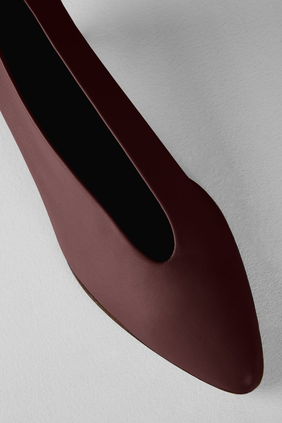 Load image into Gallery viewer, Clara Pumps in Plum - CLARS07