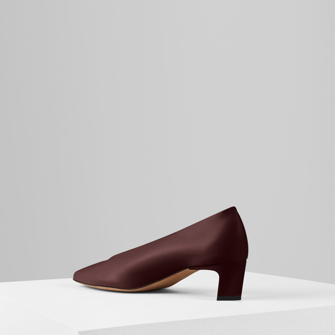 Load image into Gallery viewer, Clara Pumps in Plum - CLARS07