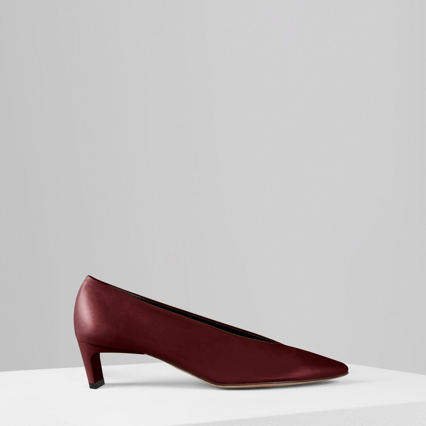 Load image into Gallery viewer, Clara Pumps in Plum - CLARS07
