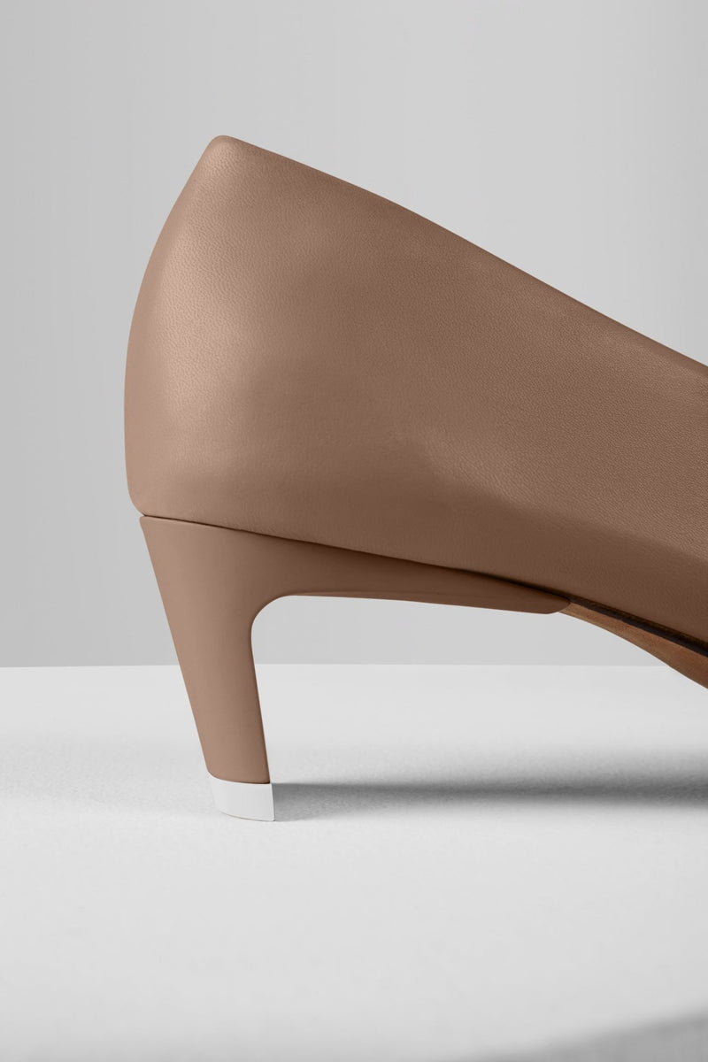 Load image into Gallery viewer, Clara Pumps in Taupe - CLARS06