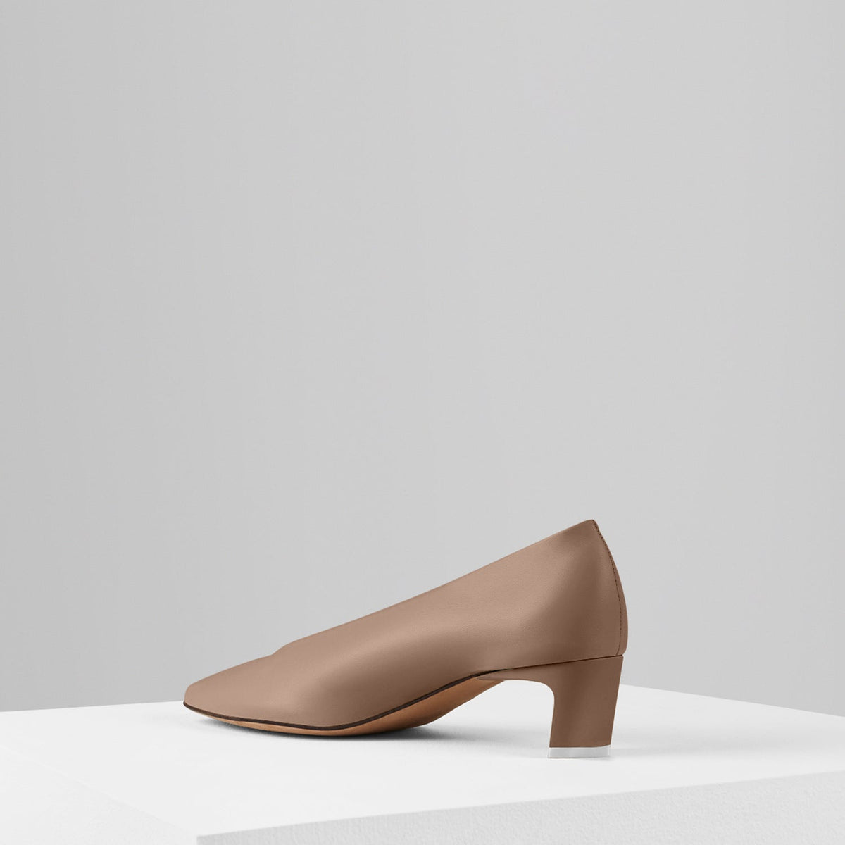 Load image into Gallery viewer, Clara Pumps in Taupe - CLARS06