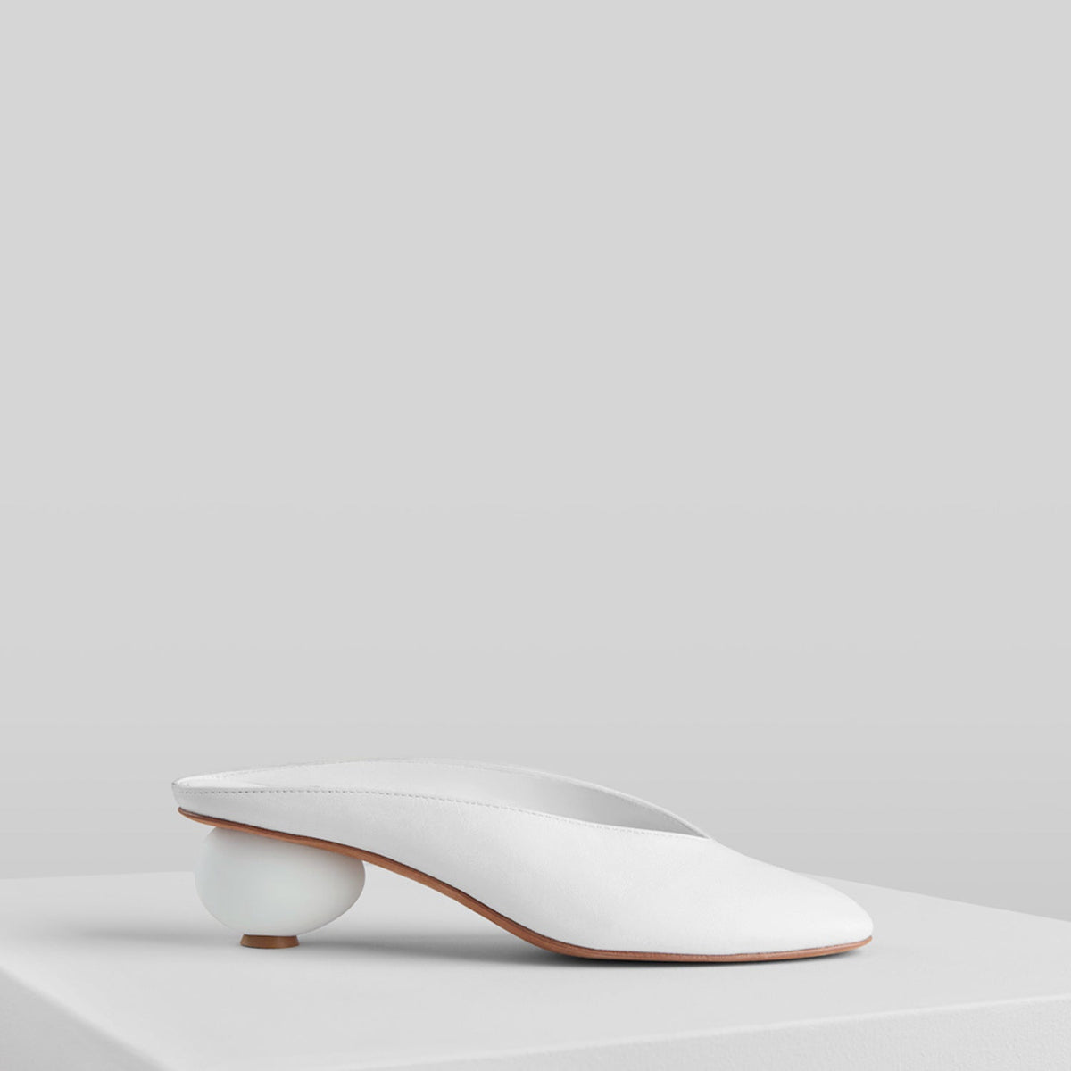 Load image into Gallery viewer, Egg Mules in Bianco - MILE7