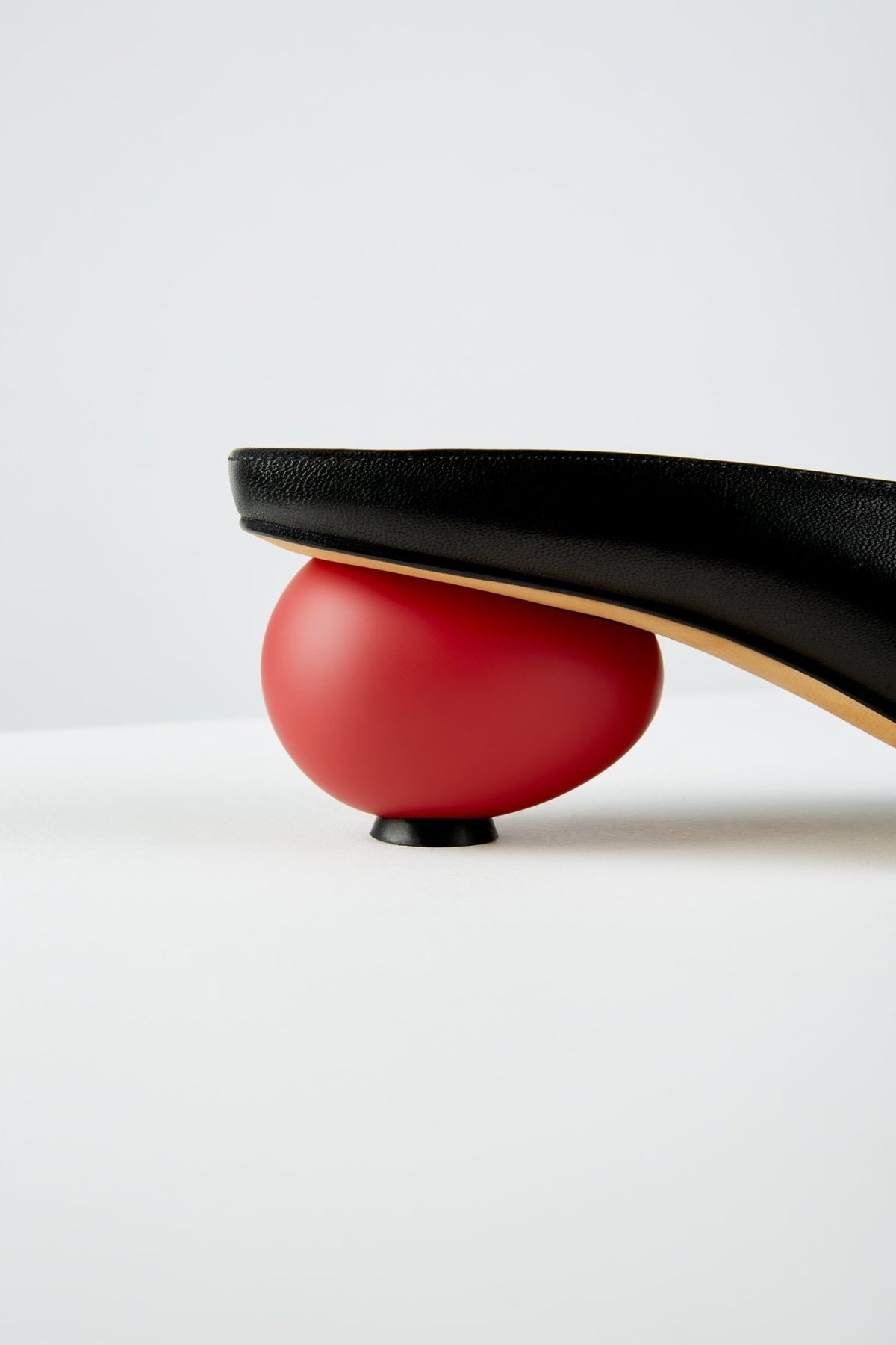 Egg Mules in Nero Rosso - MILE22
