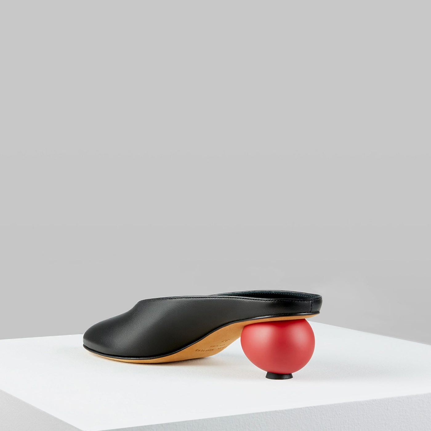 Load image into Gallery viewer, Egg Mules in Nero Rosso - MILE22