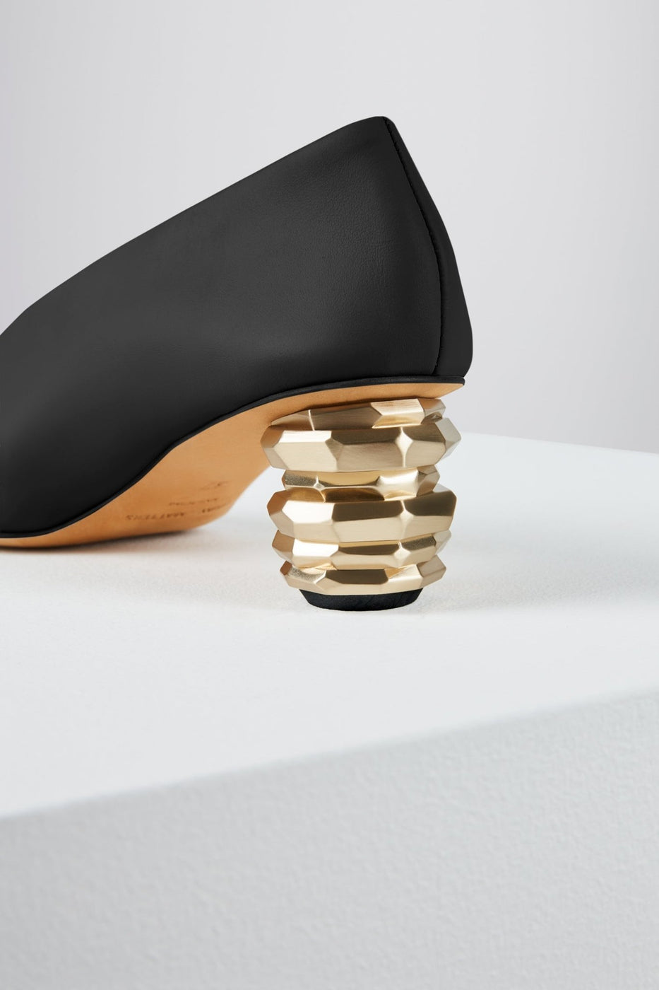 Load image into Gallery viewer, Gemma Pumps in Nero - GEMP05