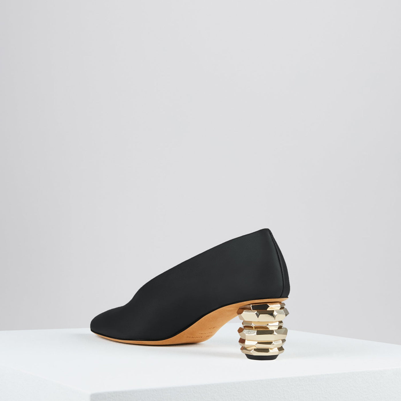 Load image into Gallery viewer, Gemma Pumps in Nero - GEMP05