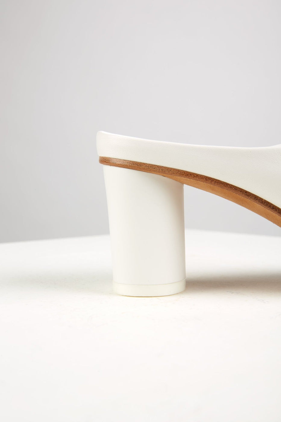 Load image into Gallery viewer, Micol Mules in Bianco - MICM3