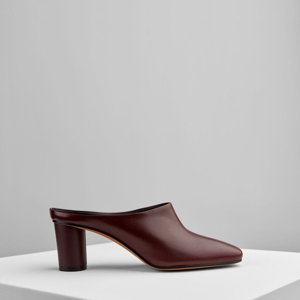 Load image into Gallery viewer, Micol Mules in Plum - MICM6