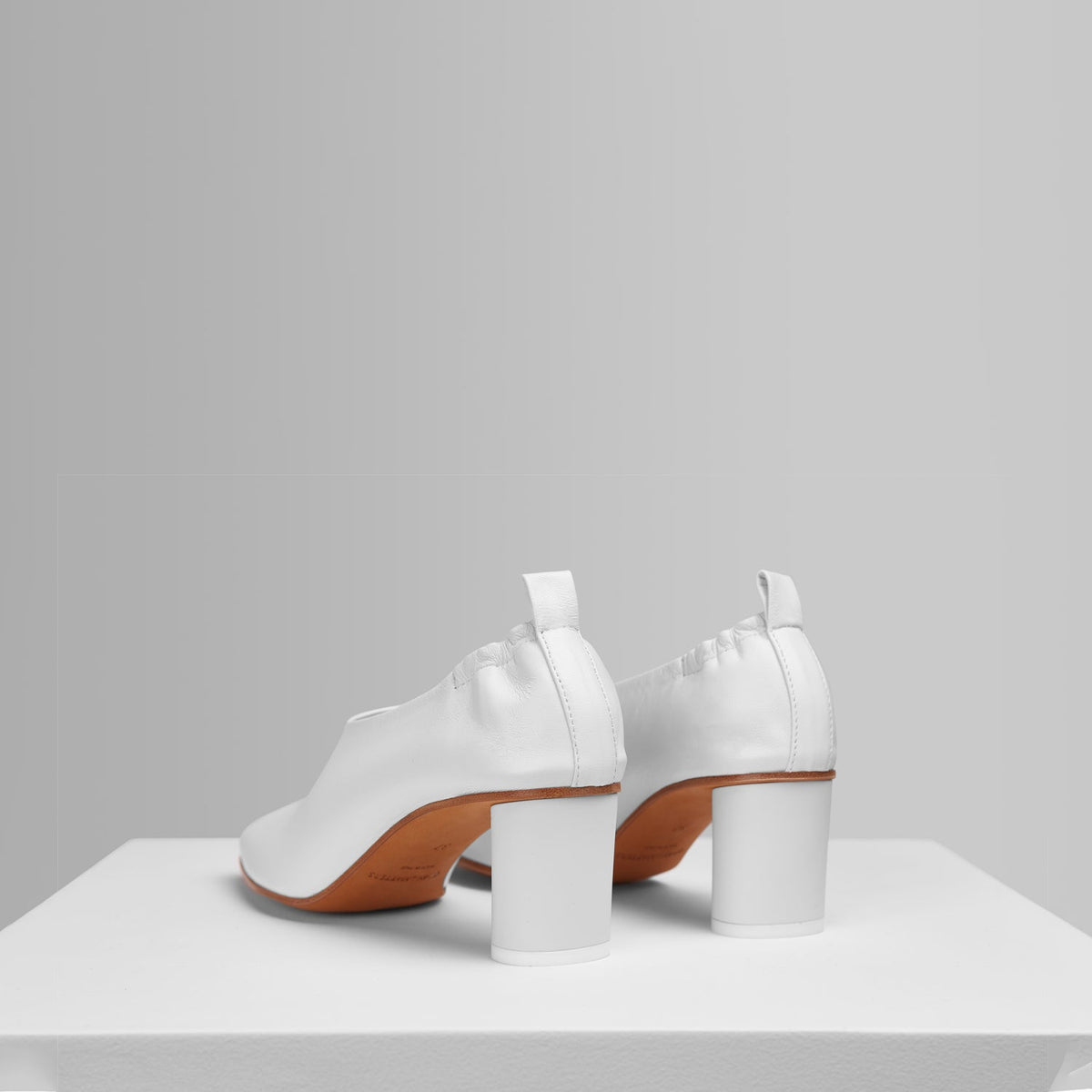 Load image into Gallery viewer, Micol Pumps in Bianco - MICP1