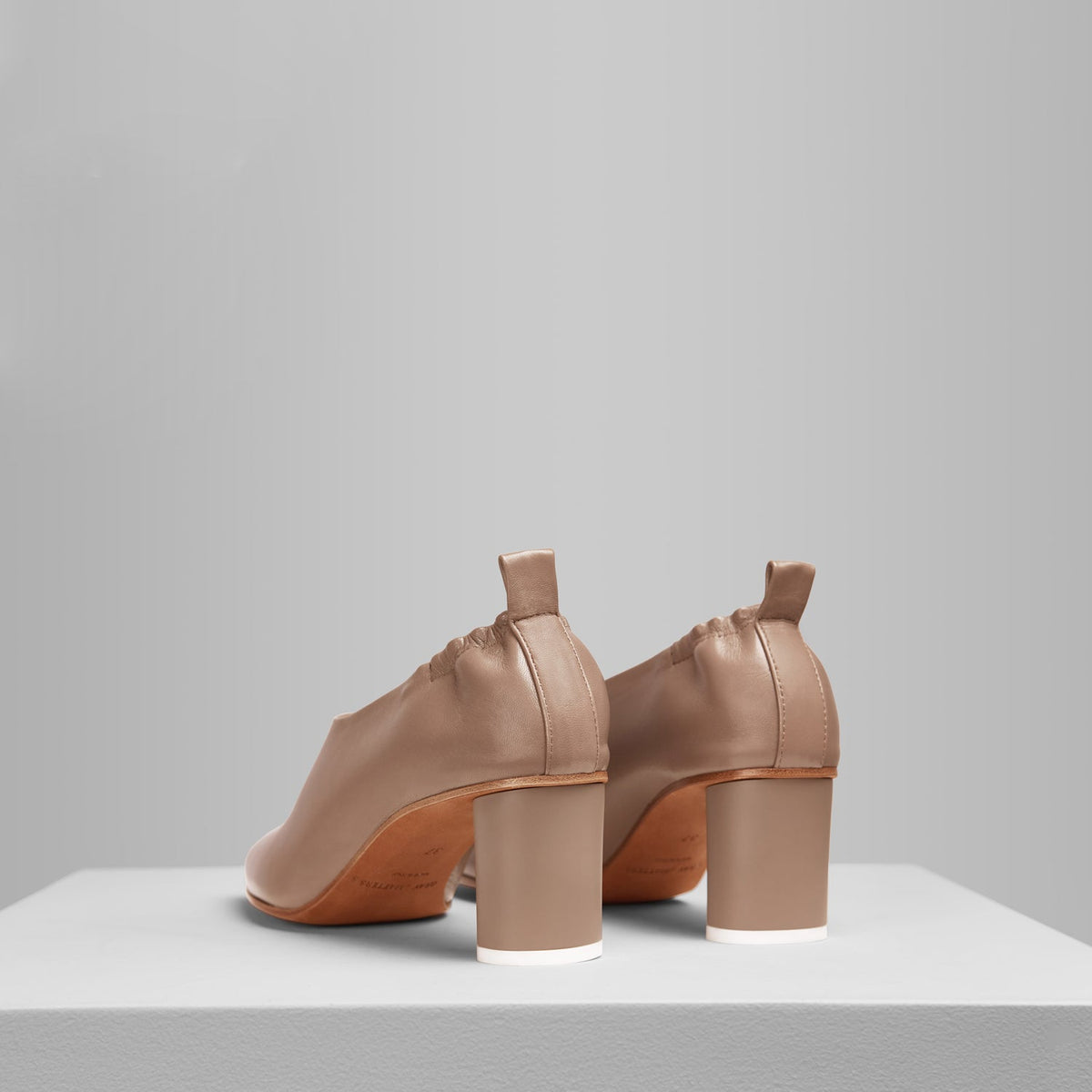 Load image into Gallery viewer, Micol Pumps in Taupe - MICP11