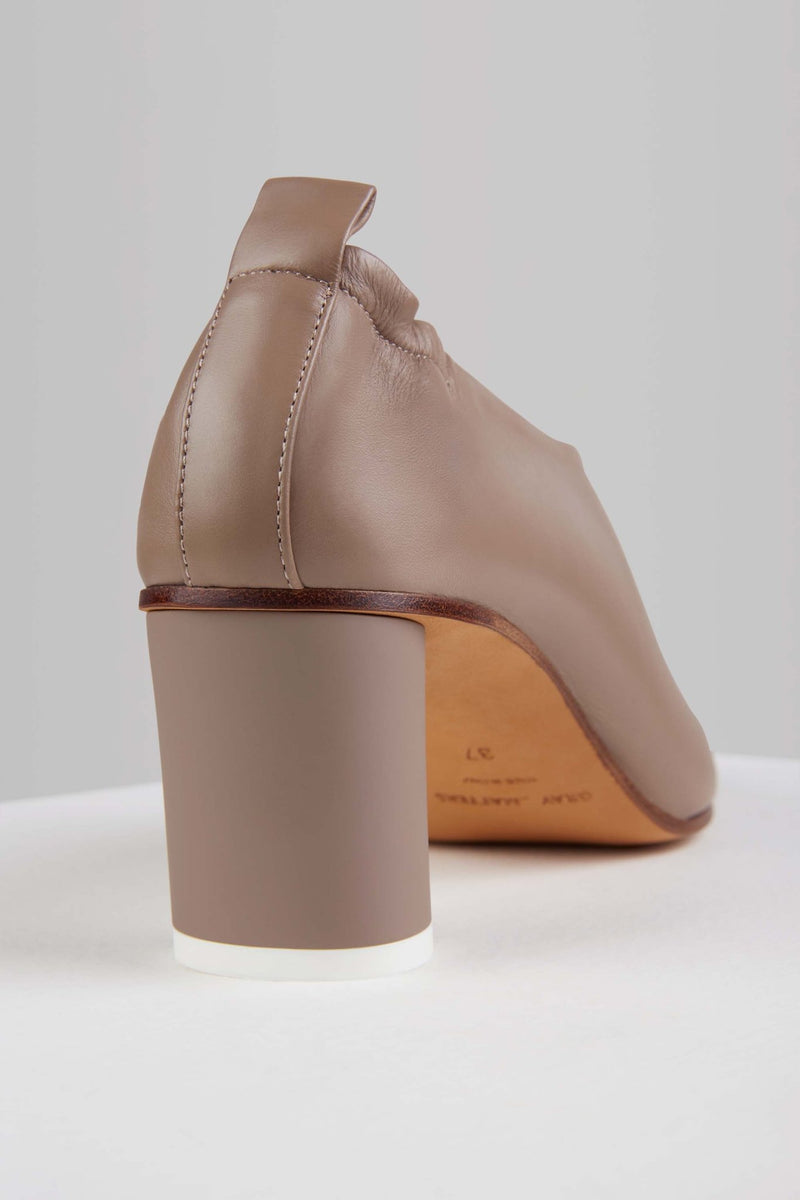 Load image into Gallery viewer, Micol Pumps in Taupe - MICP11