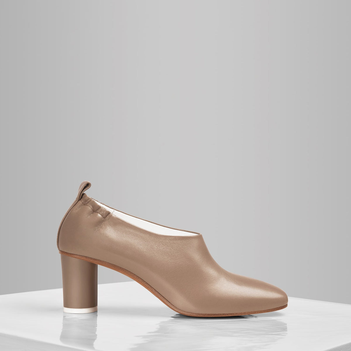 Load image into Gallery viewer, Micol Pumps in Taupe - MICP11