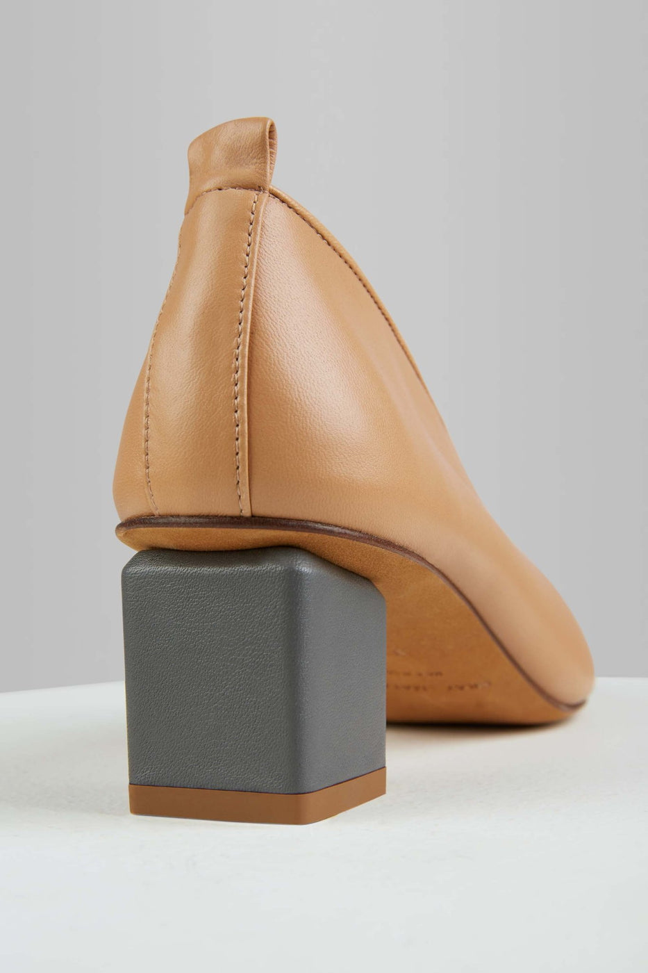 Load image into Gallery viewer, Mildred Classic in Cammello Grigio - MILC4