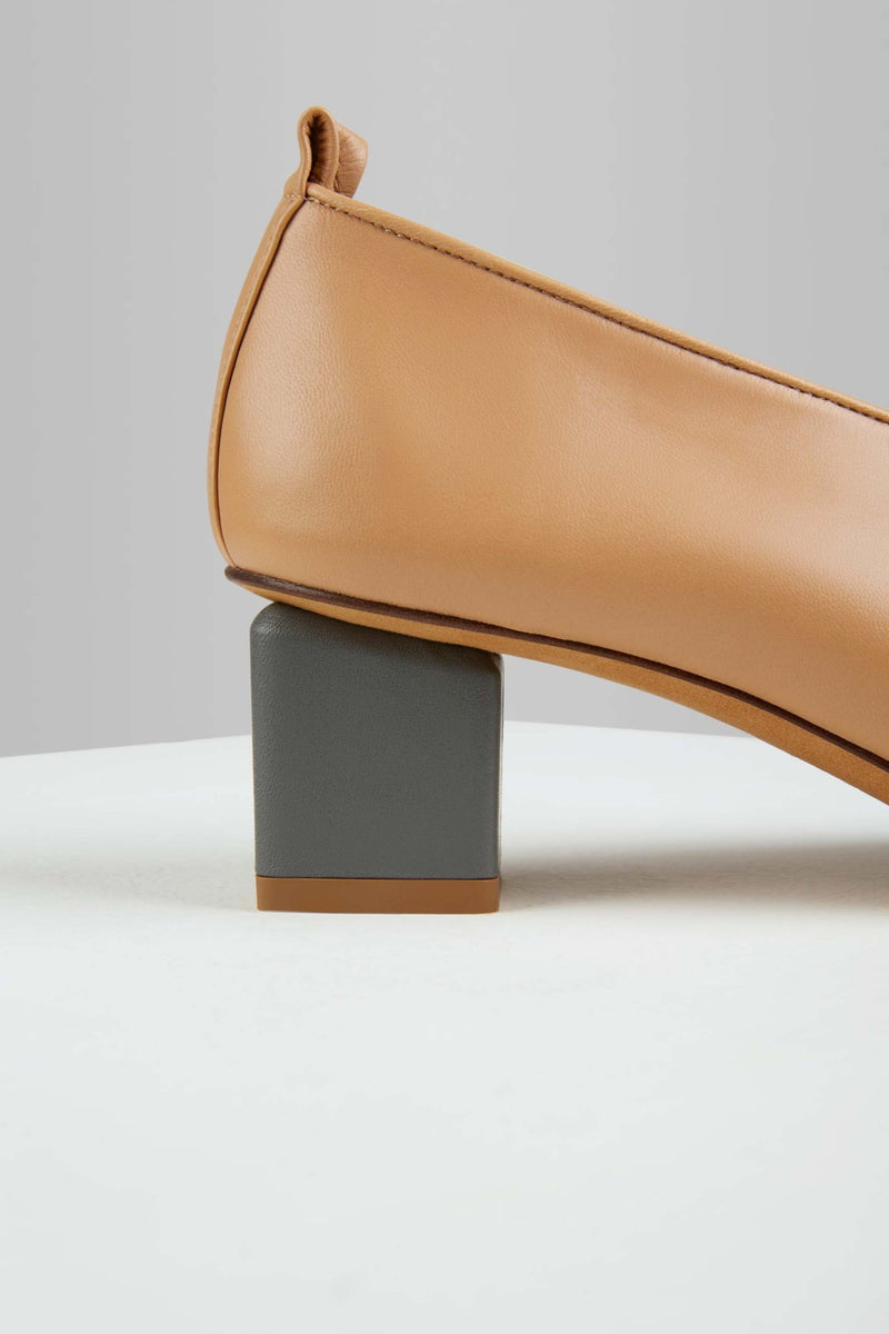 Load image into Gallery viewer, Mildred Classic in Cammello Grigio - MILC4