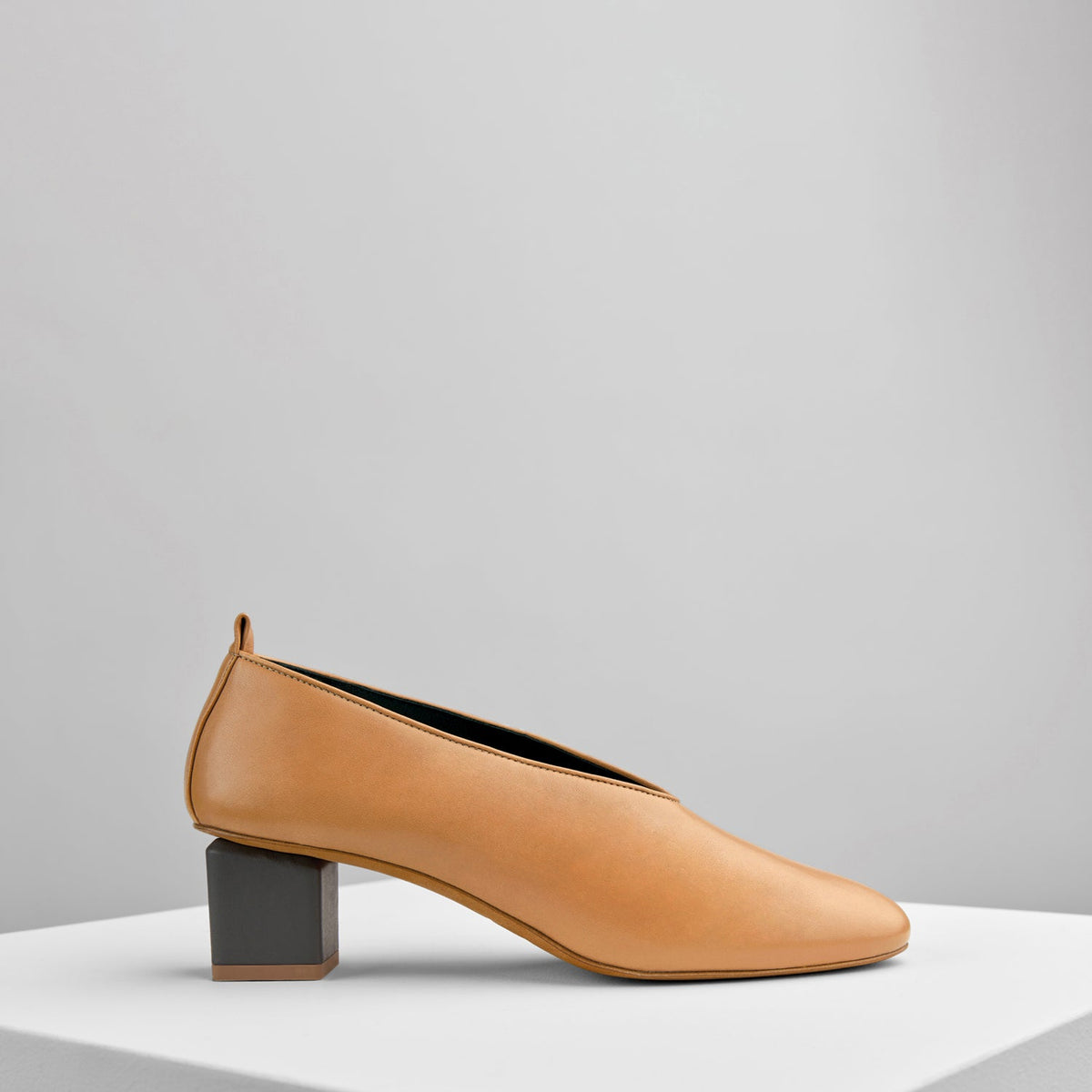 Load image into Gallery viewer, Mildred Classic in Cammello Grigio - MILC4