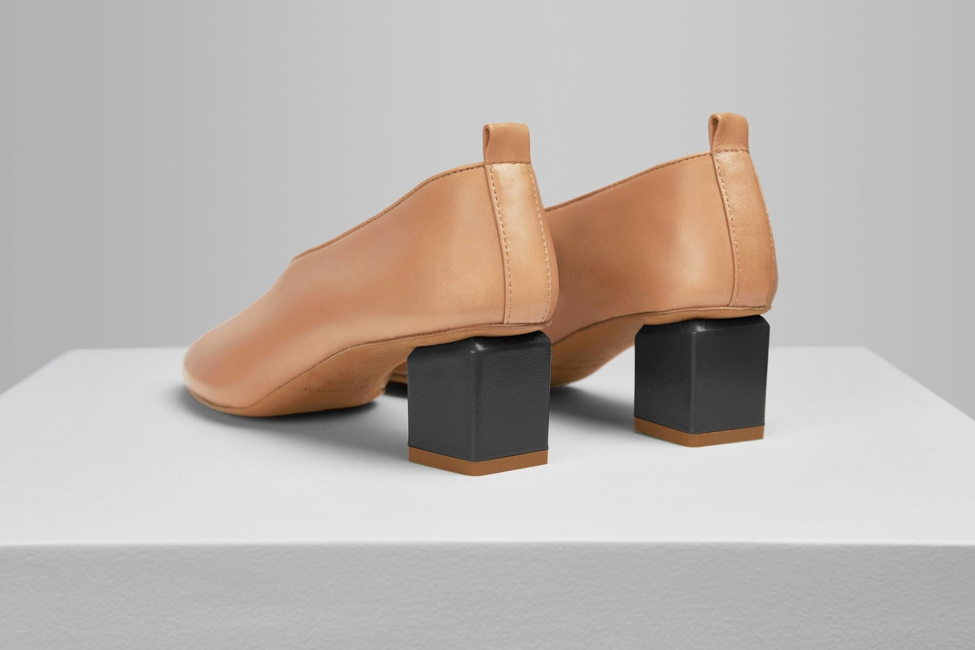 Load image into Gallery viewer, Mildred Classic in Cammello Grigio - MILC4