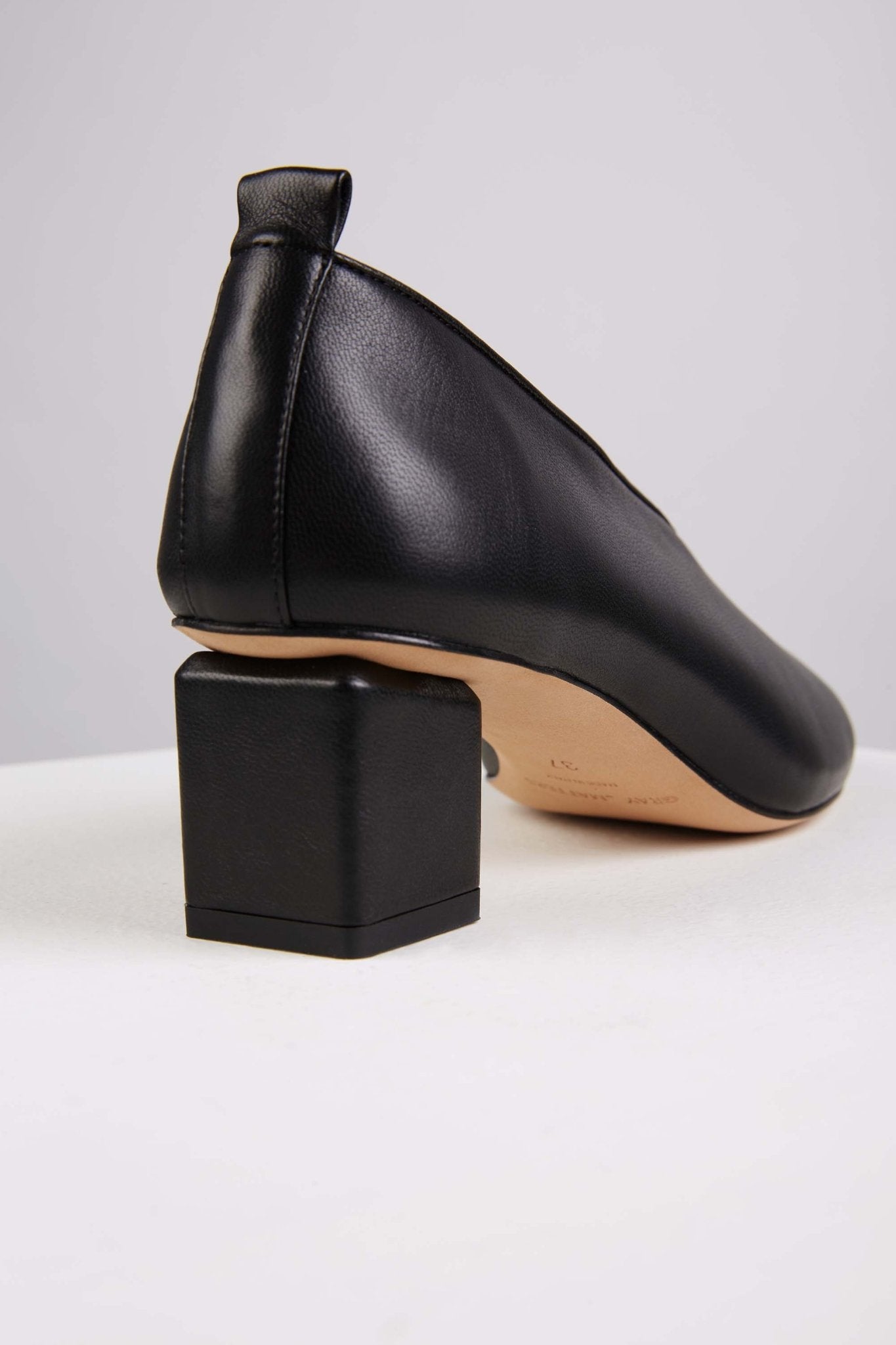 Mildred Classic in Nero - MILC18