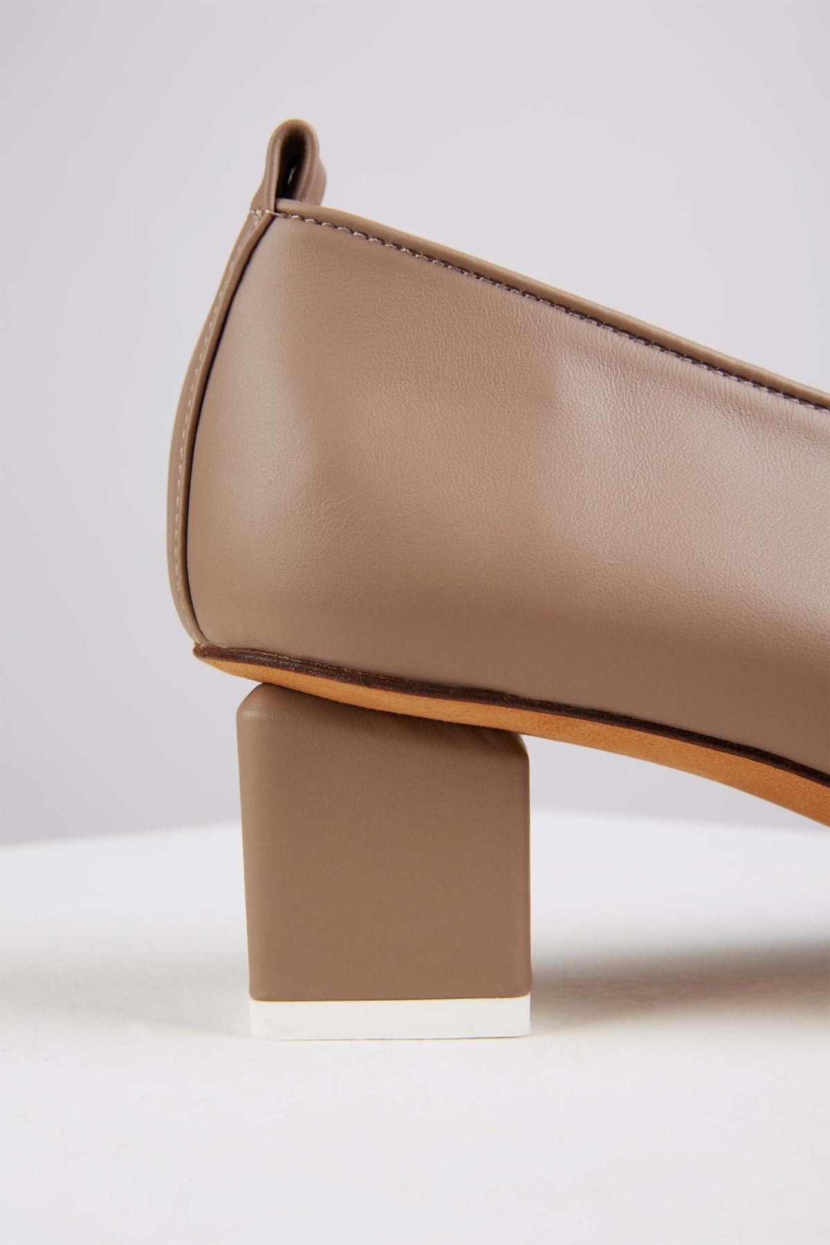 Mildred Classic in Taupe - MILC6