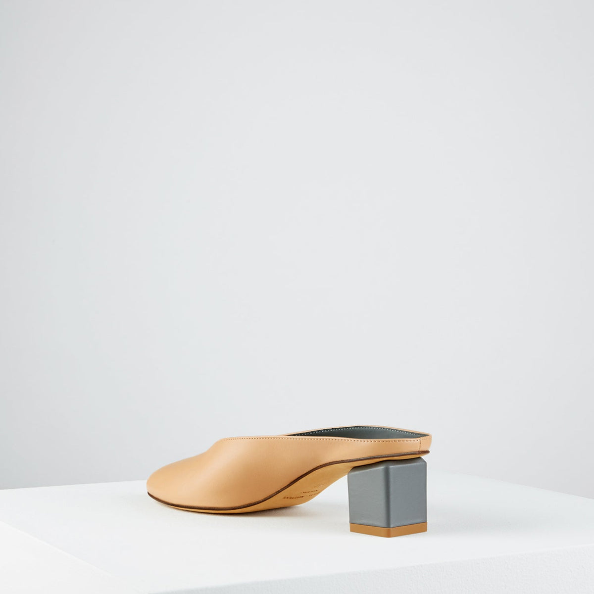 Carica l'immagine nel visualizzatore di Gallery, Mildred Mules in Cammello Grigio - MILM14