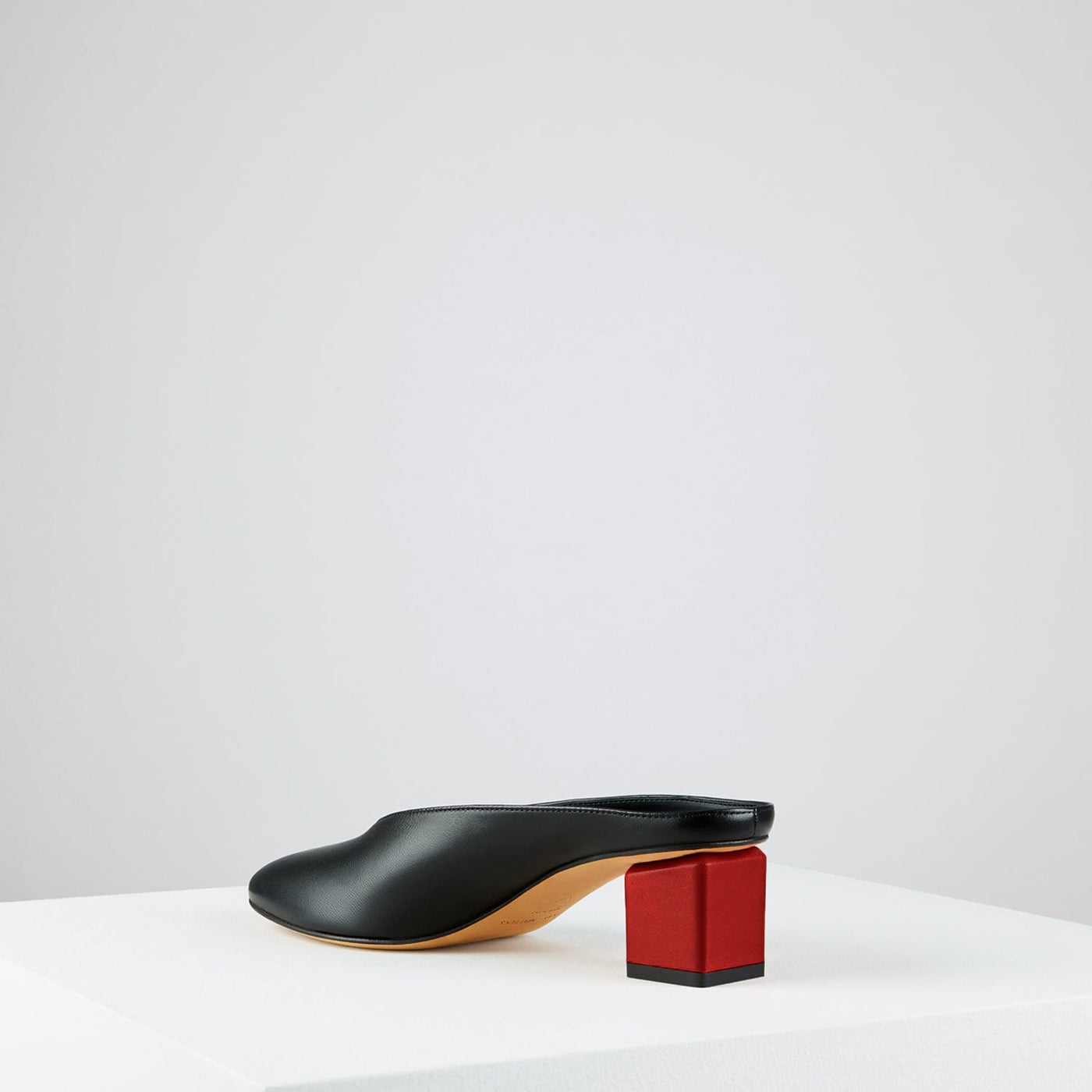 Load image into Gallery viewer, Mildred Mules in Nero Rosso - MILM13